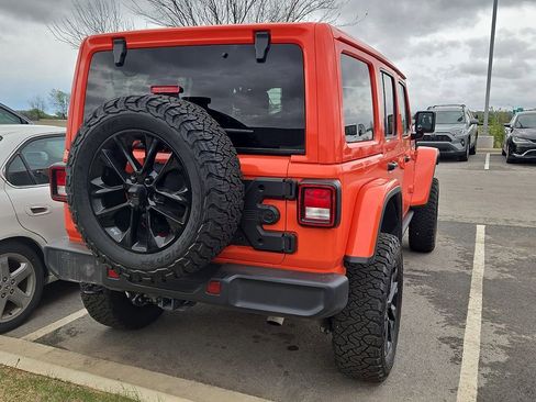 Used 2018 Jeep Wrangler Unlimited Sahara image 3
