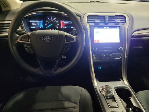 Used 2019 Ford Fusion SE FWD image 22