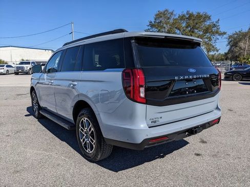 Certified 2025 Ford Expedition Active image 6