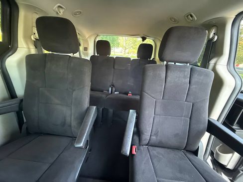 Used 2013 Dodge Grand Caravan SE FWD image 25