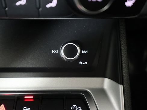 Used 2025 Audi Q3 2.0T Premium image 48