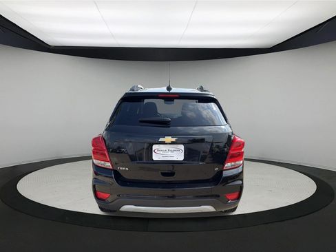 Used 2019 Chevrolet Trax LT w/ LT Convenience Package FWD image 6