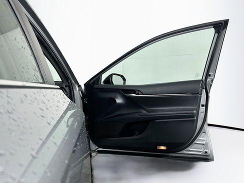 Used 2019 Toyota Camry SE FWD image 30