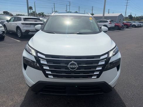 Used 2024 Nissan Rogue SV w/ SV Premium Package FWD image 2