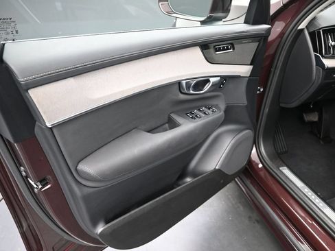 Used 2025 Volvo XC90 B5 Ultra AWD/4WD image 13