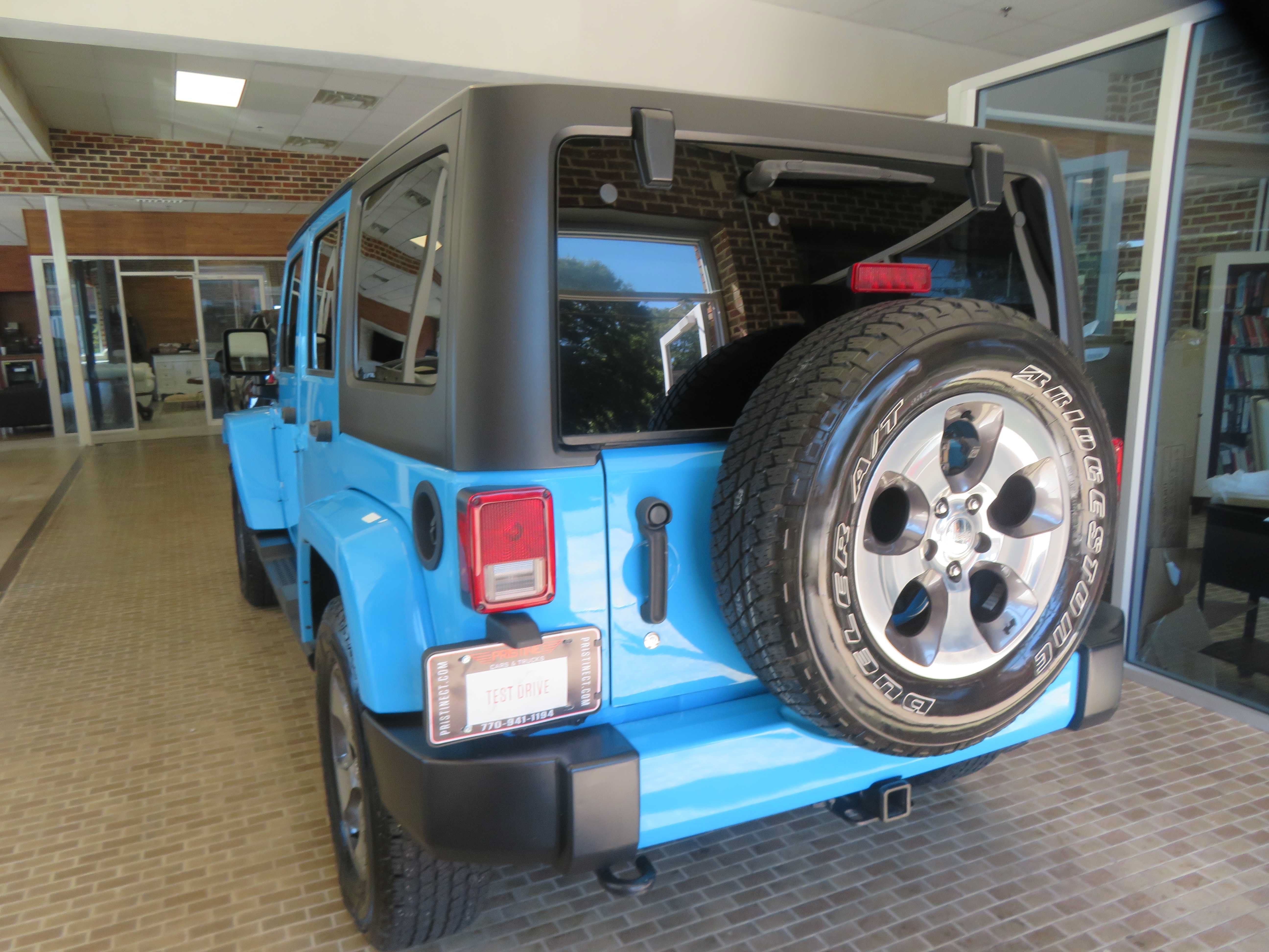 Used 2017 Jeep Wrangler Unlimited Sahara w/ Dual Top Group AWD/4WD image 6