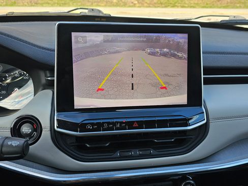 Used 2022 Jeep Compass Limited image 27