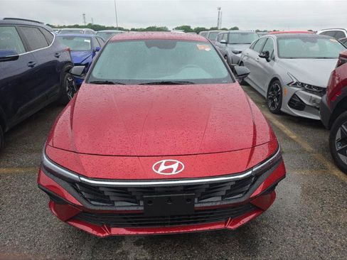 Used 2025 Hyundai Elantra Sport FWD image 8