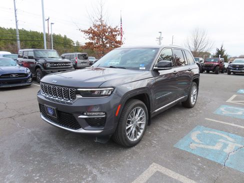 Used 2023 Jeep Grand Cherokee Summit w/ Luxury Tech Group V image 3