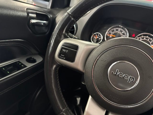 Used 2016 Jeep Compass Latitude w/ Sun/Sound Group AWD/4WD image 18