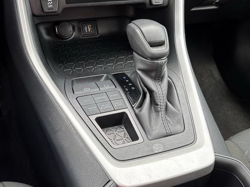Used 2025 Toyota RAV4 XLE AWD/4WD image 22