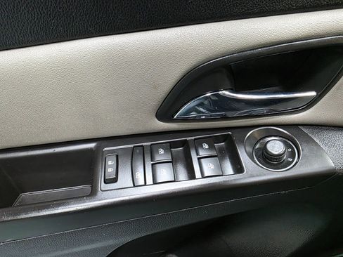 Used 2016 Chevrolet Cruze LT w/ Technology Package image 18