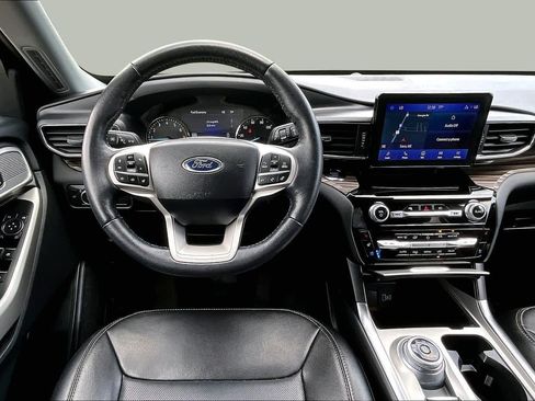 Certified 2022 Ford Explorer Limited w/ Equipment Group 301A AWD/4WD image 6