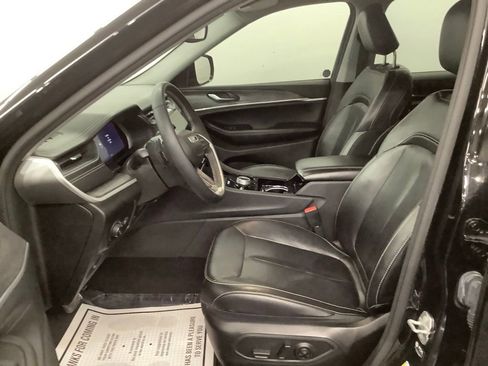 Used 2023 Jeep Grand Cherokee L Limited w/ Black Appearance Package image 12