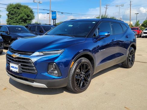 Used 2022 Chevrolet Blazer LT w/ Sound & Technology Package FWD image 2