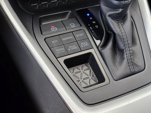 Used 2025 Toyota RAV4 LE image 36