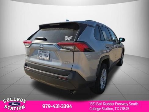 Used 2021 Toyota RAV4 XLE image 3