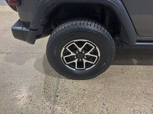 Used 2024 Jeep Wrangler Unlimited Rubicon w/ Convenience Group image 9