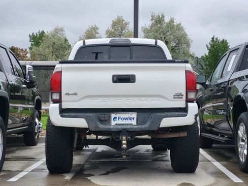 Used 2019 Toyota Tacoma SR AWD/4WD image 3