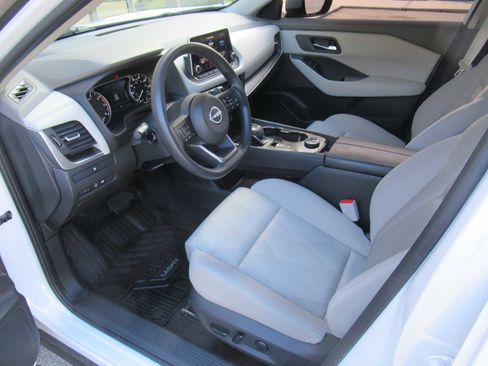 Used 2024 Nissan Rogue SV image 20