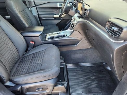 Used 2021 Ford Explorer XLT image 13