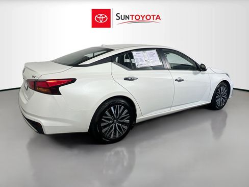 Used 2023 Nissan Altima 2.5 SV FWD image 4