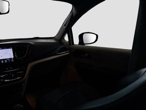 Used 2019 Chrysler Pacifica Touring-L Plus w/ Advanced Safetytec Group image 24