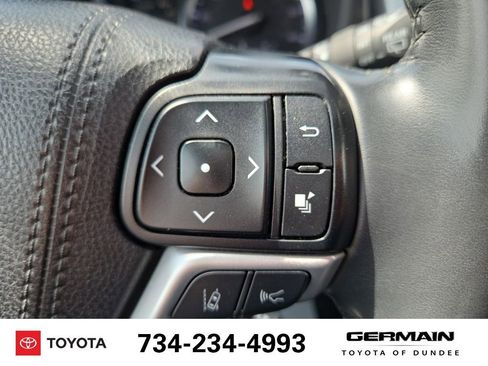 Used 2019 Toyota Highlander SE AWD/4WD image 25