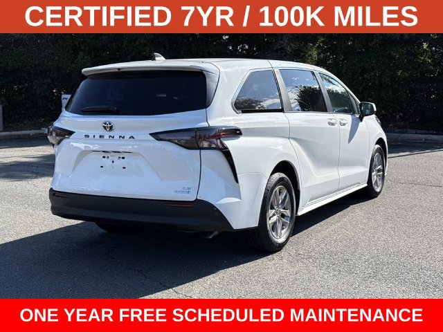 Used 2024 Toyota Sienna LE FWD image 2
