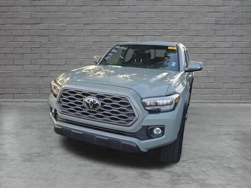 Used 2022 Toyota Tacoma TRD Off-Road AWD/4WD image 4