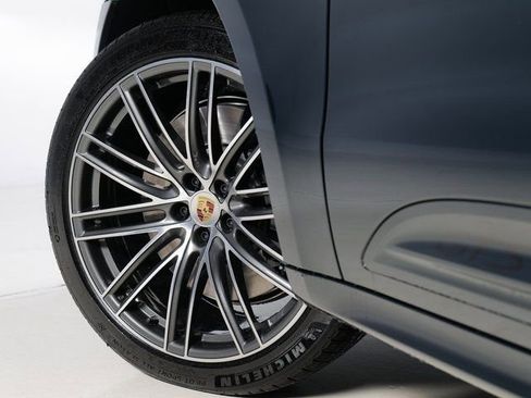 New 2026 Porsche Macan GTS image 33