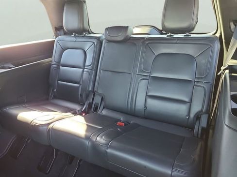 Used 2024 Lincoln Navigator Premiere image 13