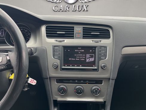 Used 2016 Volkswagen Golf S image 14