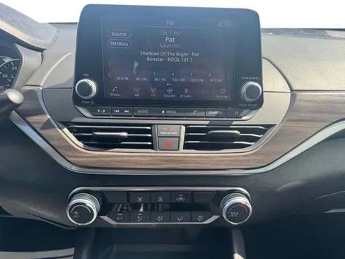 Used 2024 Nissan Altima 2.5 SV FWD image 27