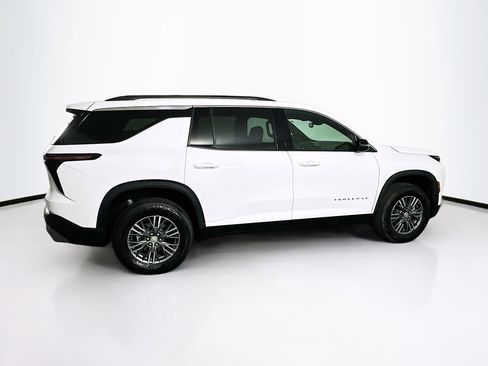 Used 2025 Chevrolet Traverse LT image 10