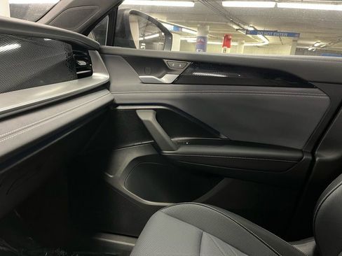 New 2026 Volkswagen Tiguan SE R-Line image 32