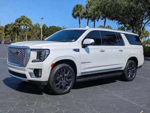 Used 2024 GMC Yukon XL Denali AWD/4WD image 2