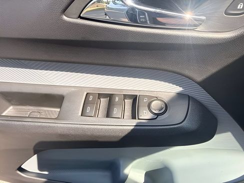 Used 2027 Chevrolet Bolt LT w/ Comfort Package FWD image 26