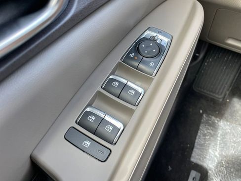 New 2026 Kia Carnival EX FWD image 23