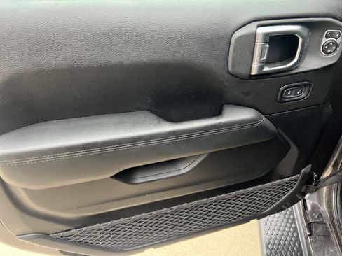 Used 2020 Jeep Wrangler Unlimited Sahara AWD/4WD image 13