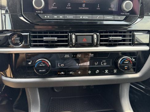Used 2025 Nissan Pathfinder SV FWD image 24