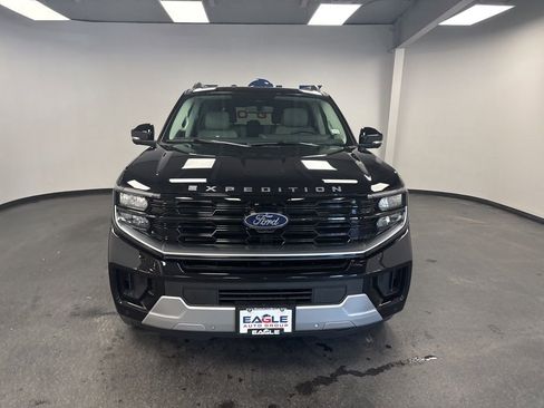 New 2026 Ford Expedition Platinum image 3