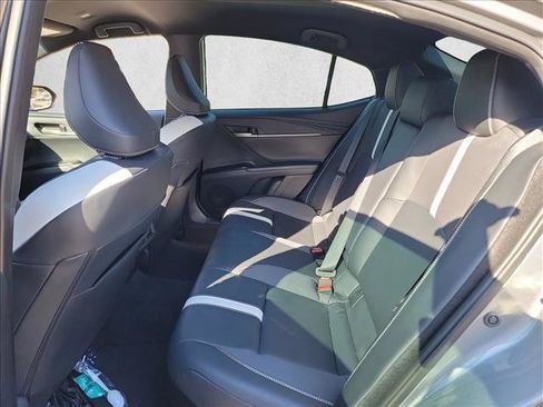 Used 2025 Toyota Camry SE w/ Convenience Package FWD image 10