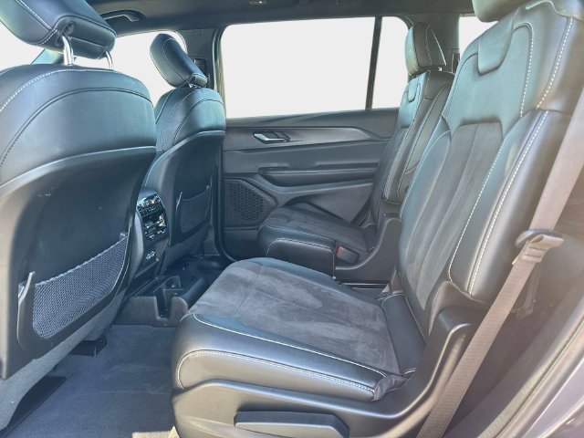 Used 2023 Jeep Grand Cherokee L Altitude AWD/4WD image 12