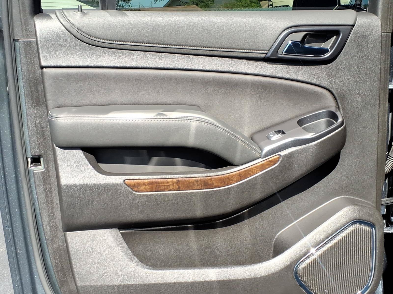 Used 2019 Chevrolet Suburban LT RWD image 18