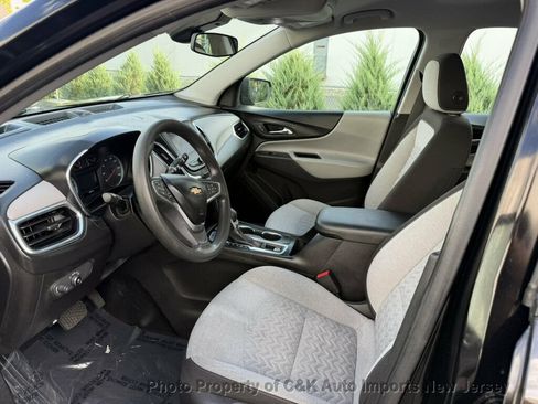 Used 2022 Chevrolet Equinox LS FWD image 9