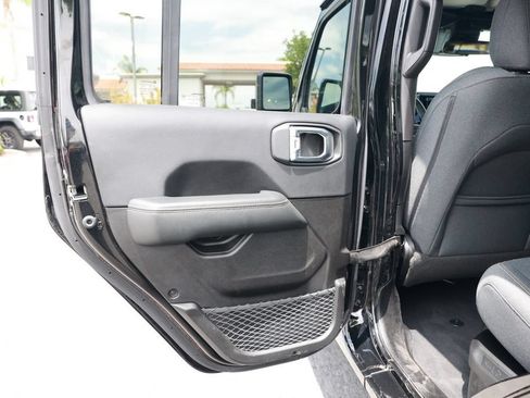 Used 2025 Jeep Wrangler Unlimited Sahara w/ Safety Group AWD/4WD image 36