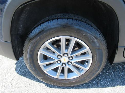 Used 2022 Chevrolet Traverse LT FWD image 8