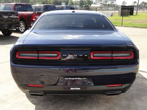 Used 2016 Dodge Challenger SXT RWD image 4