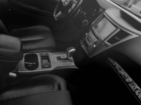 Used 2011 Subaru Outback 2.5i Limited image 40